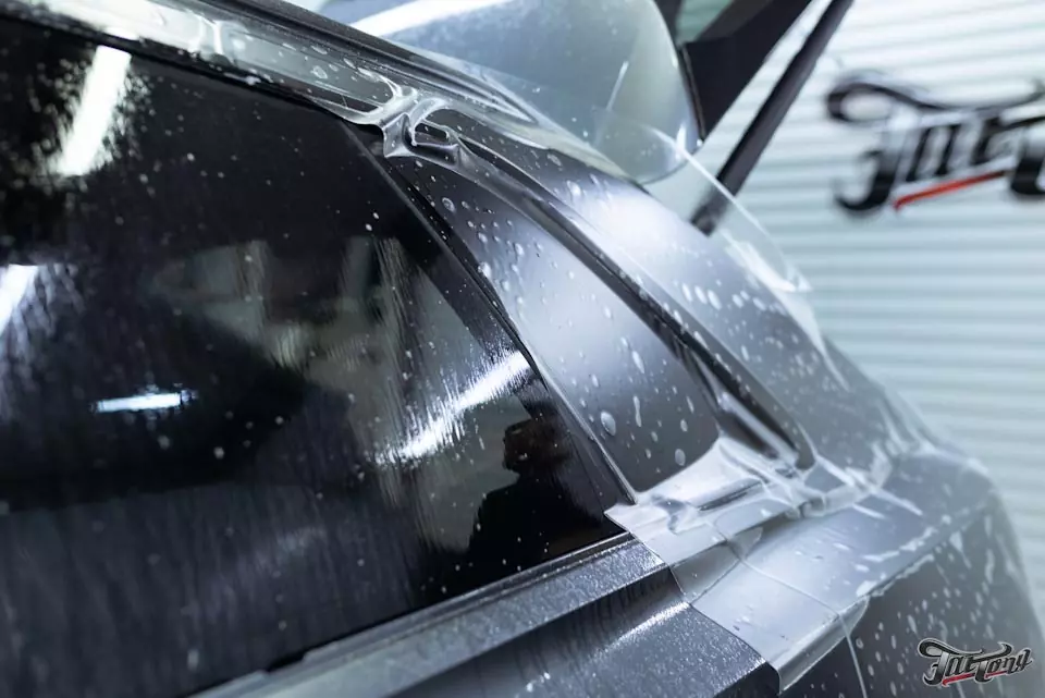 Audi Q8. Оклейка кузова в матовый прозрачный полиуретан + эксперимент полиуретаном под карбон.